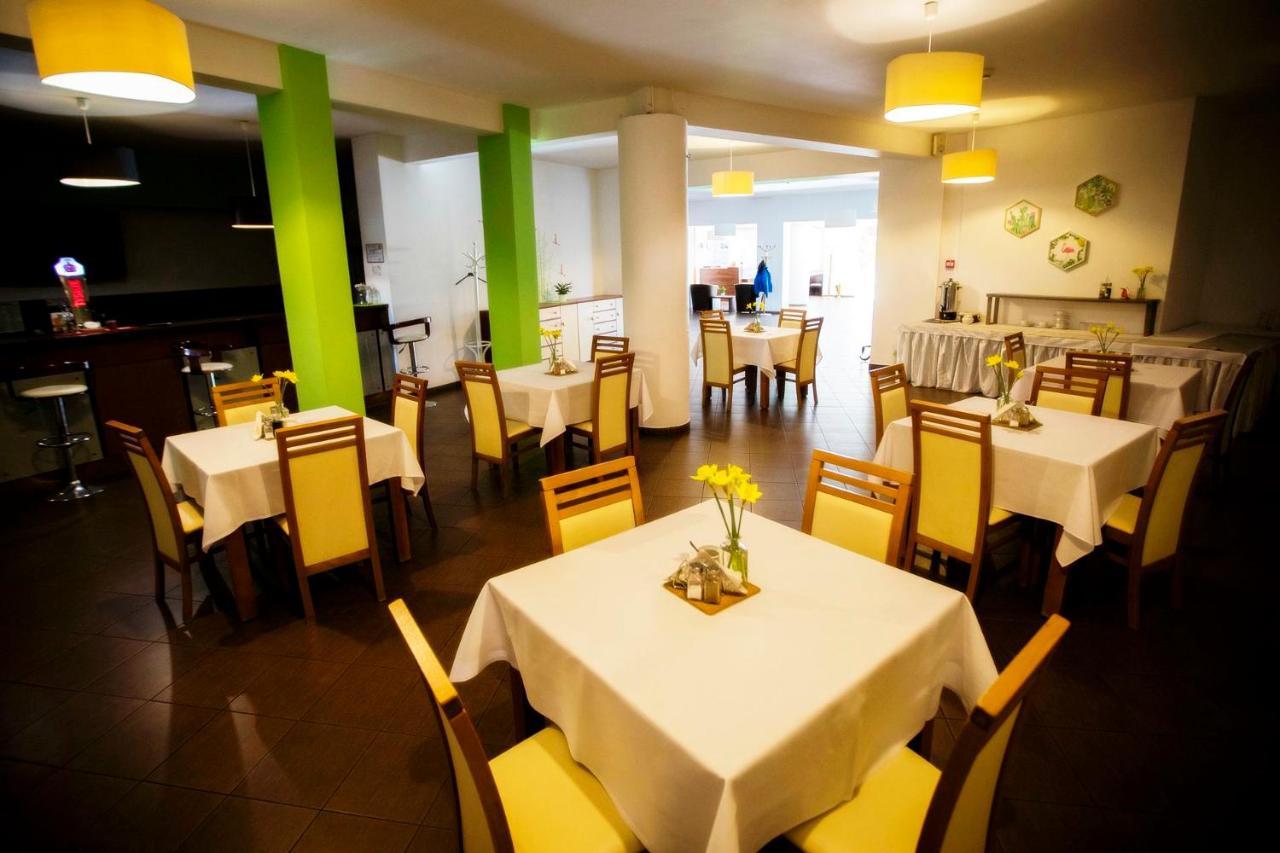 Hotel Luka Radom Esterno foto